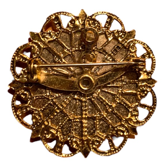 VTG Petit Point Rose Floral Green Leaf Oval Gold Tone Frame Brooch Lapel Pin - Picture 4 of 5